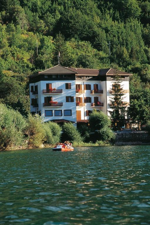 Hotel Acquevive Scanno Exterior photo